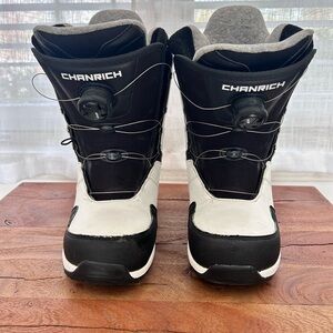Chanrich Black and White Snowboard Boots